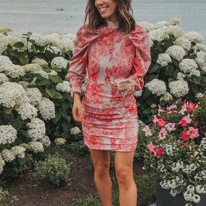 In The Style X Lorna Ruched Open Back Long Sleeve toile de Jouy Mini Dress 4!